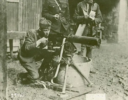 Val Browning demonstrating the Model 1917 Browning machine gun.